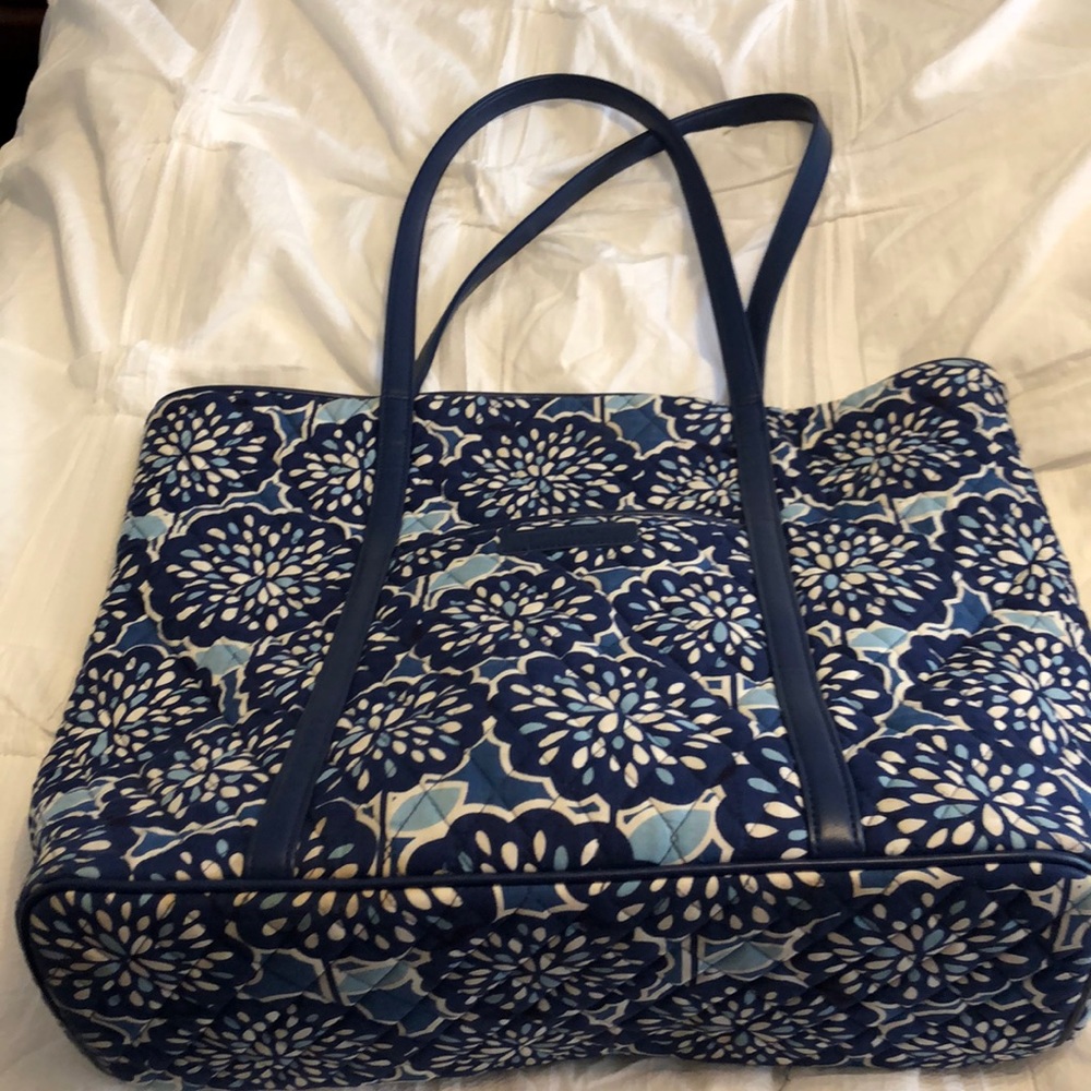 ICONIC Vera Bradley Vera tote
